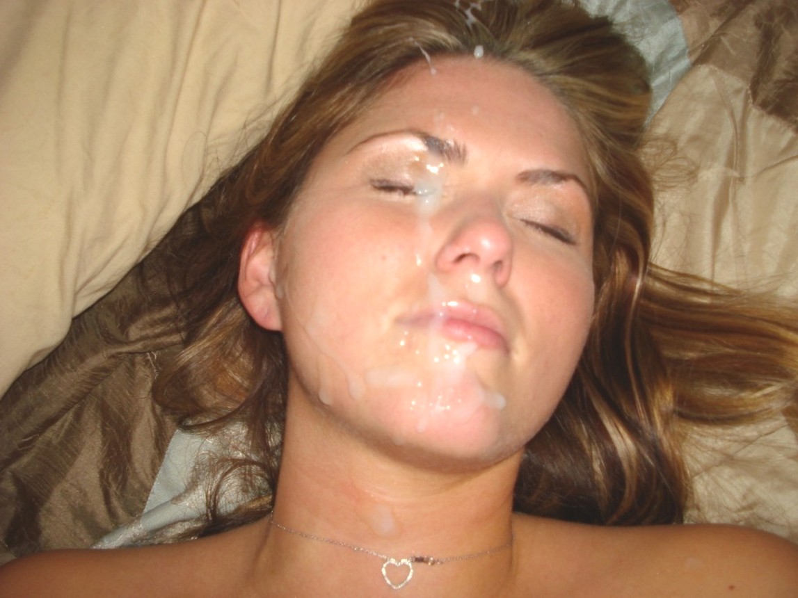 В порно кончил спящей девушке на лицо